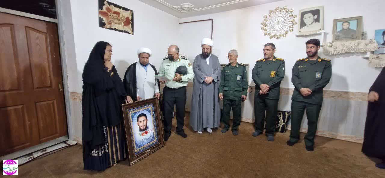 به مناسبت گرامیداشت هفته دفاع مقدس، جمعی از مسئولان شهرستان باشت با خانواده های معظم شهدا دیدار کردند.