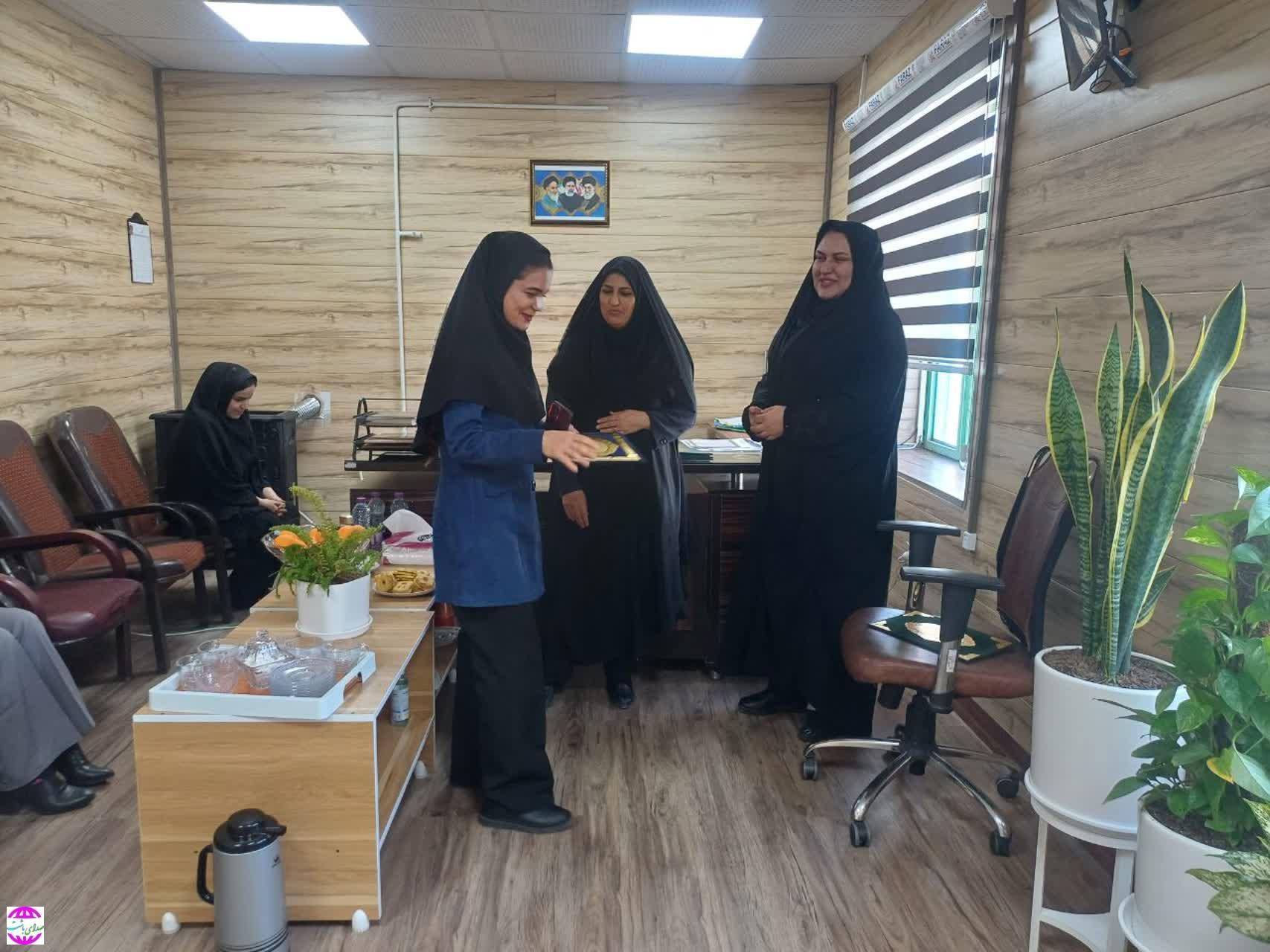 تجلیل از بانوان شاغل در بهزیستی باشت به مناسبت روز زن و بزرگداشت مقام مادر