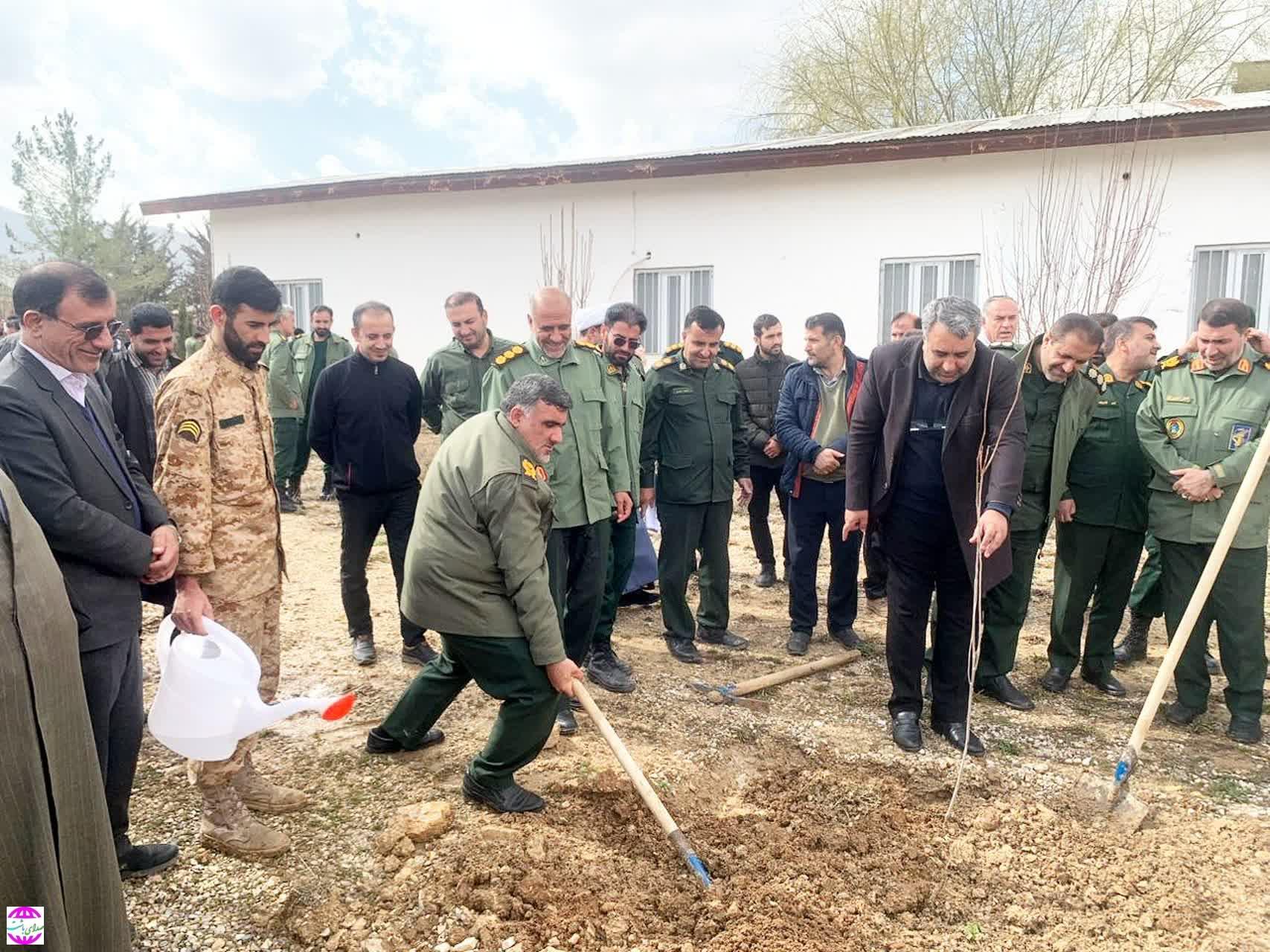 سپاه باز هم به میدان کاشت درخت آمد  مراسم مشترک و ملی کاشت نهال توسط سپاه پاسداران و منابع طبیعی برگزار شد