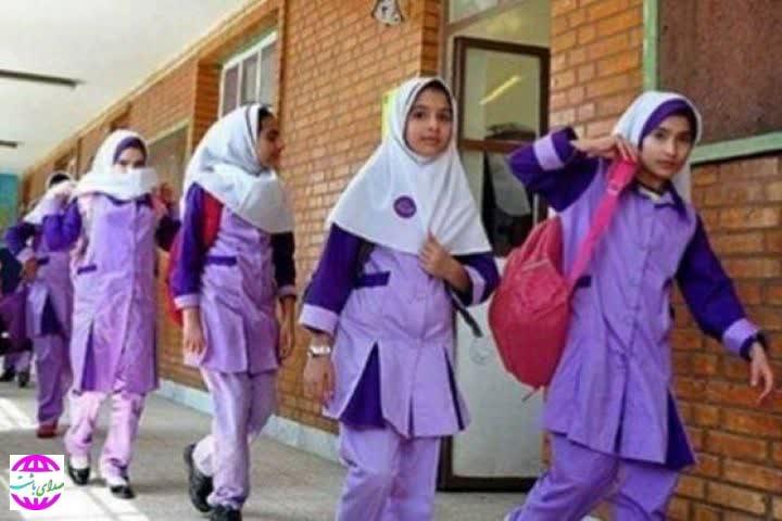 اجبار دانش‌آموزان برای تهیه لباس فرم جدید ممنوع است