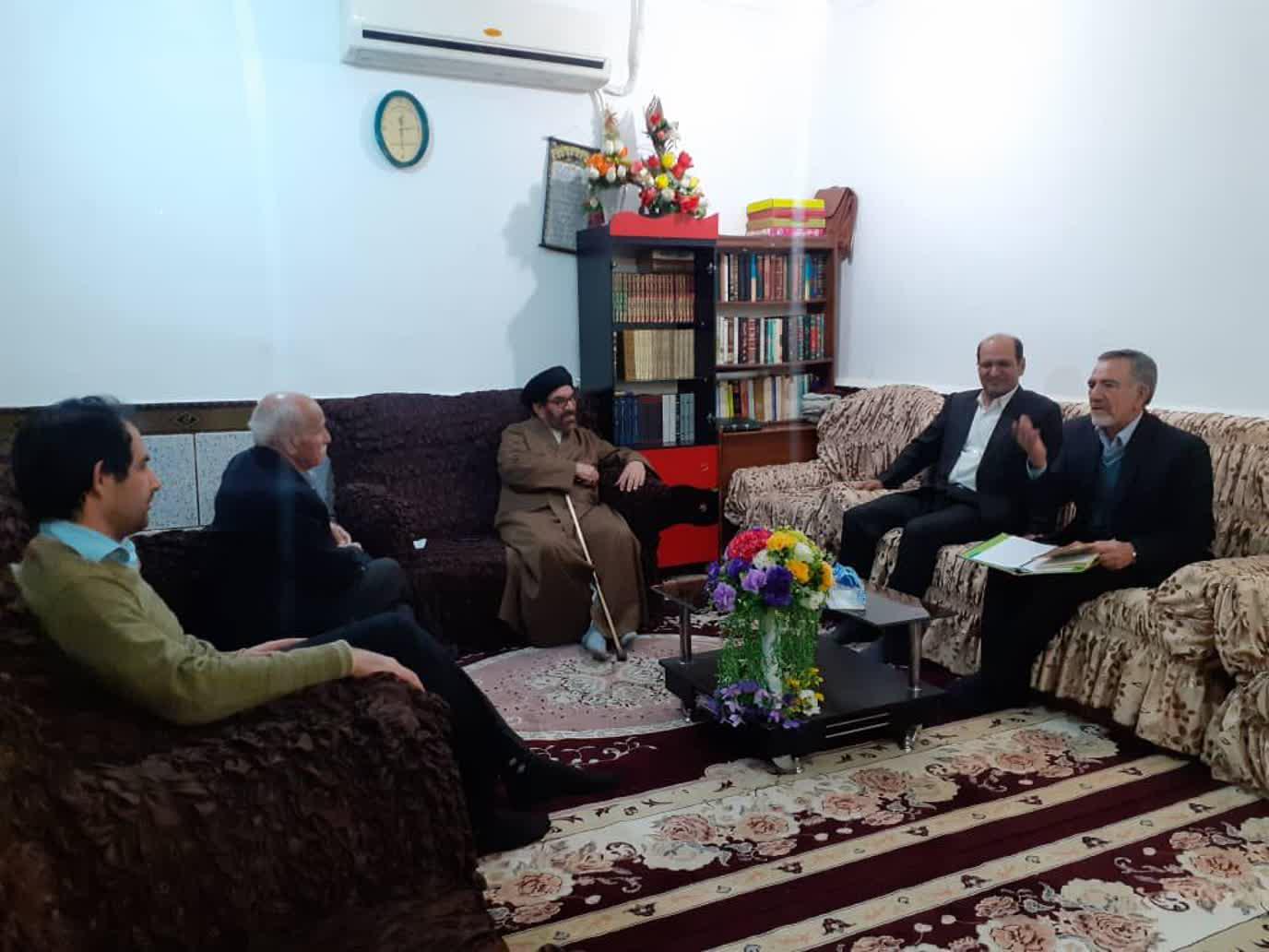 نشست هفتگی شاهنامه خوانی با حضور هنرمندان لرستانی در باشت برگزار شد.