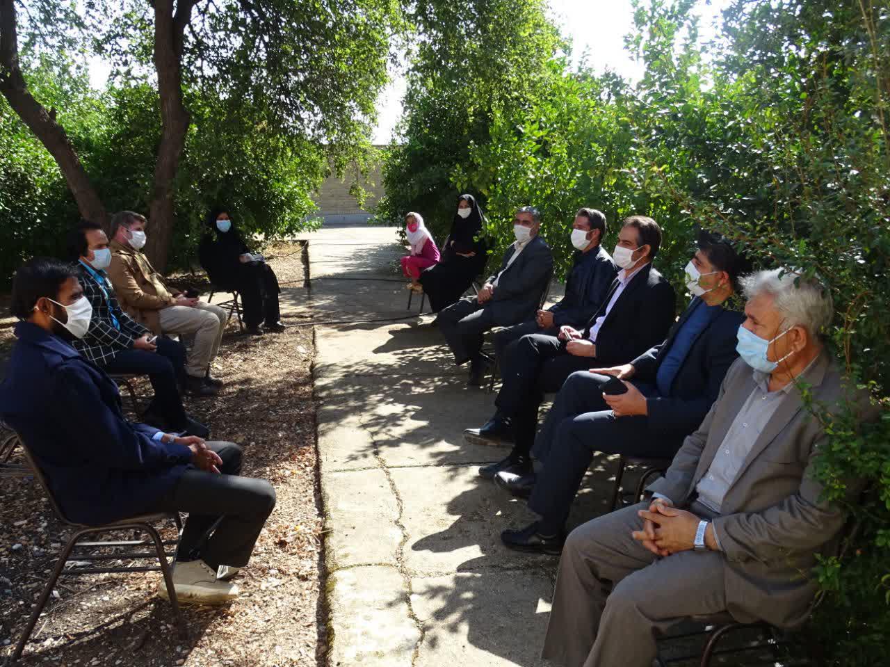 دیدار رئیس فرهنگ و ارشاد اسلامی شهرستان باشت و جمعی از هنرمندان با رئیس و مجموعه کارکنان نهاد کتابخانه های عمومی شهرستان باشت