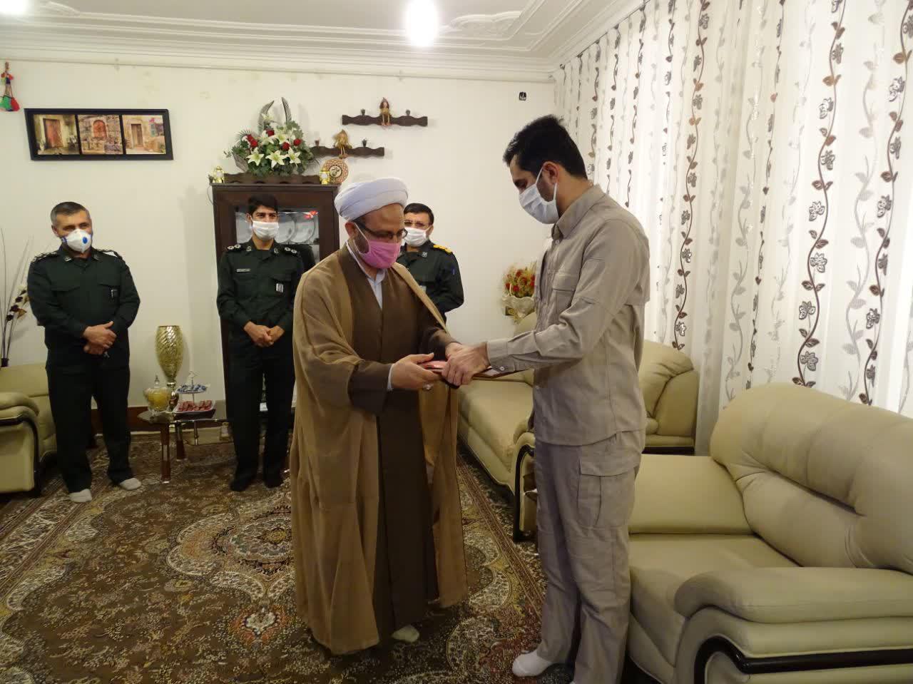 امدادگری که برای مهار بحران کرونا تاپای جان رفت.