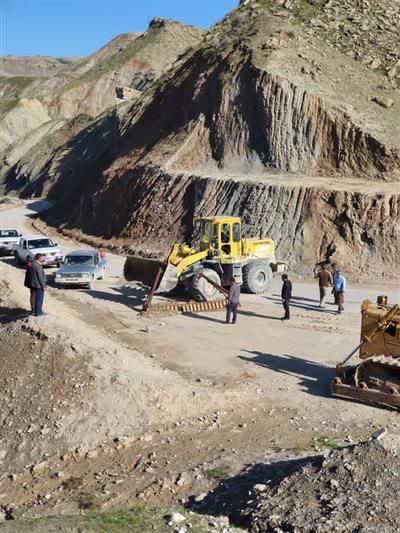جهادگران عرصه نفت و گاز گچساران مشکل خط انتقال آب شرب به باباکلان را حل کردند.