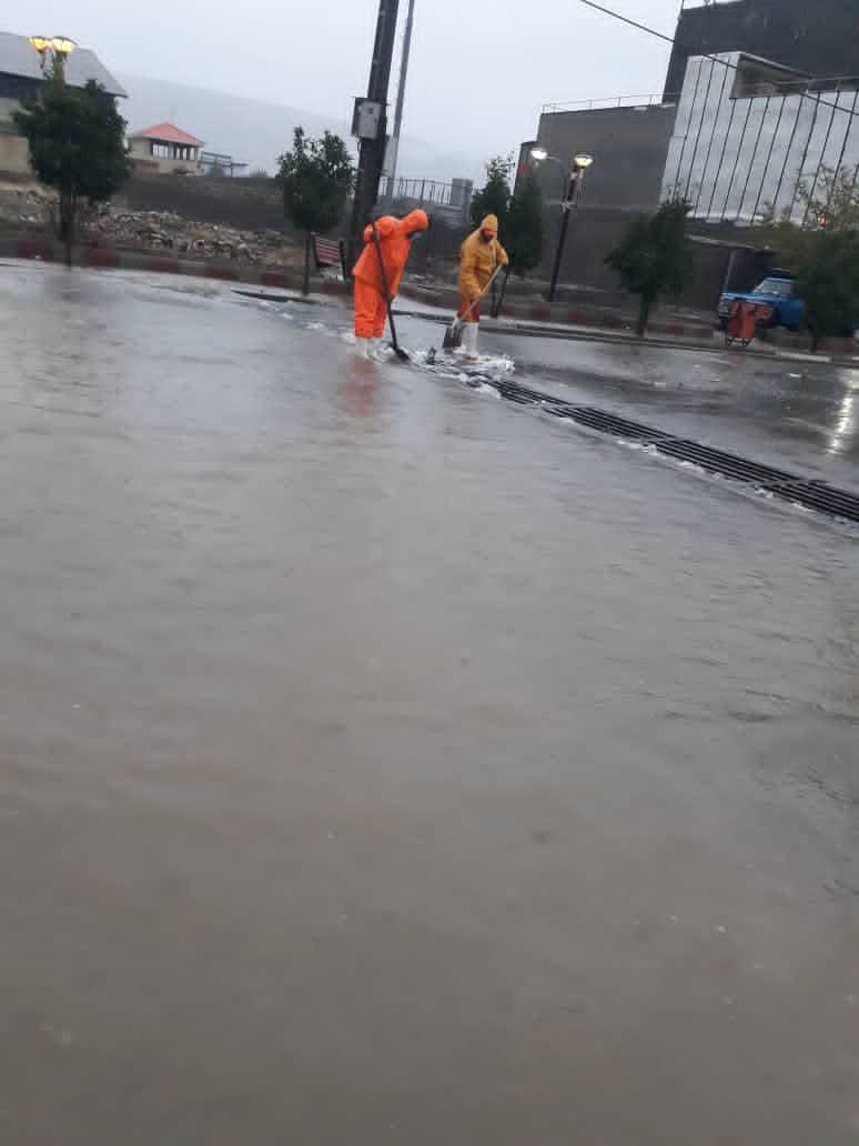 گزارش تصویری از آماده بکار شبانه روزی نیروهای خدماتی شهرداری باشت جهت مقابله با آبگرفتگی و وقوع سیل