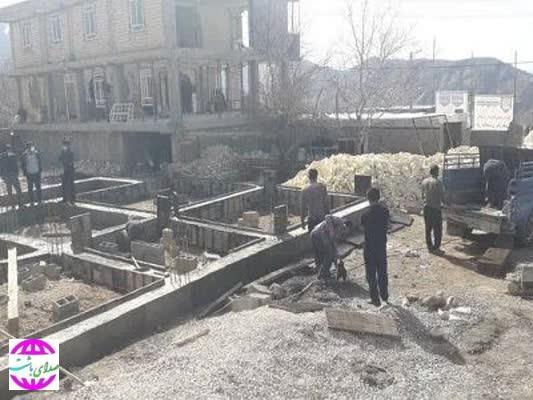 دیوار اولین خانه سی سخت بالا رفت