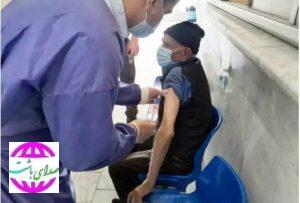 پیرمرد ۱۱۵ ساله گچسارانی در مقابل کرونا واکسینه شد+عکس