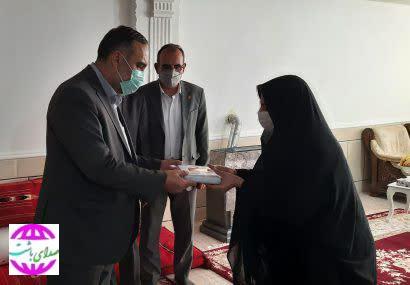 مدیر عامل شرکت مخابرات ایران  تکریم خانواده شهدا والگو گیری از آنان فراموش نشود.