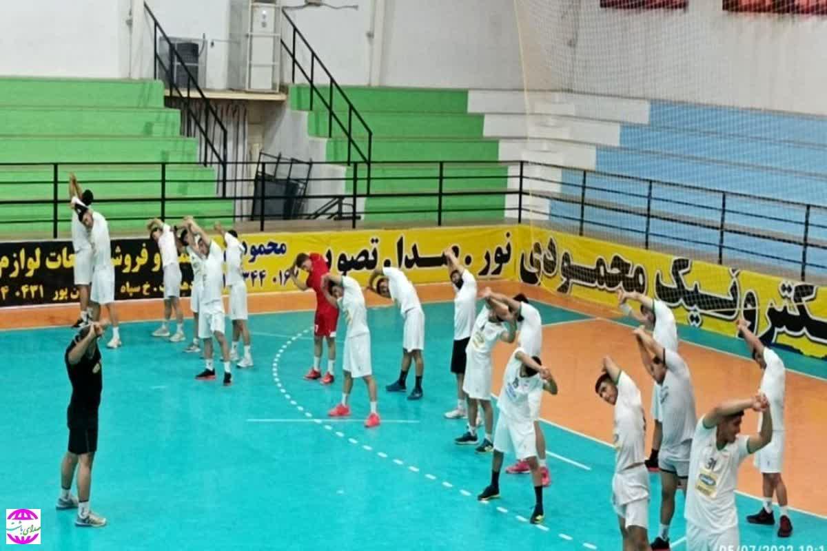نهمین اردوی آماده سازی تیم ملی هندبال نوجوانان ایران در شهر دهدشت شروع شد.