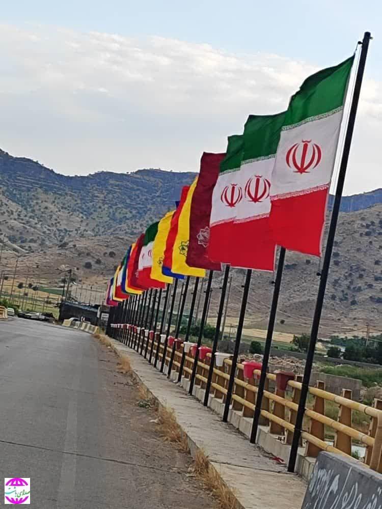 در اقدامی جالب؛  آماده سازی ورودی شهر باشت به تصاویر شهدا مزین شد/تصویر