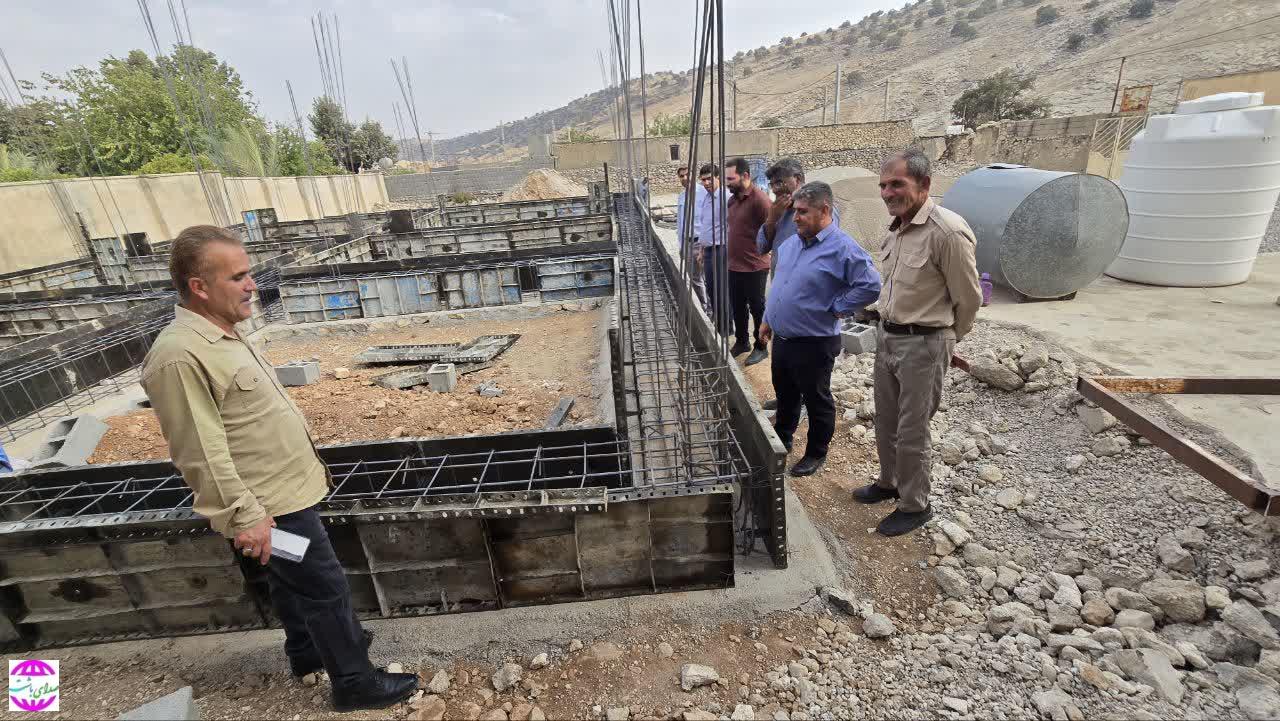 بازدید فرماندار از روند ساخت مدرسه ۳ کلاسه در روستا تلخ آب سفلی بیدک بخش مرکزی باشت