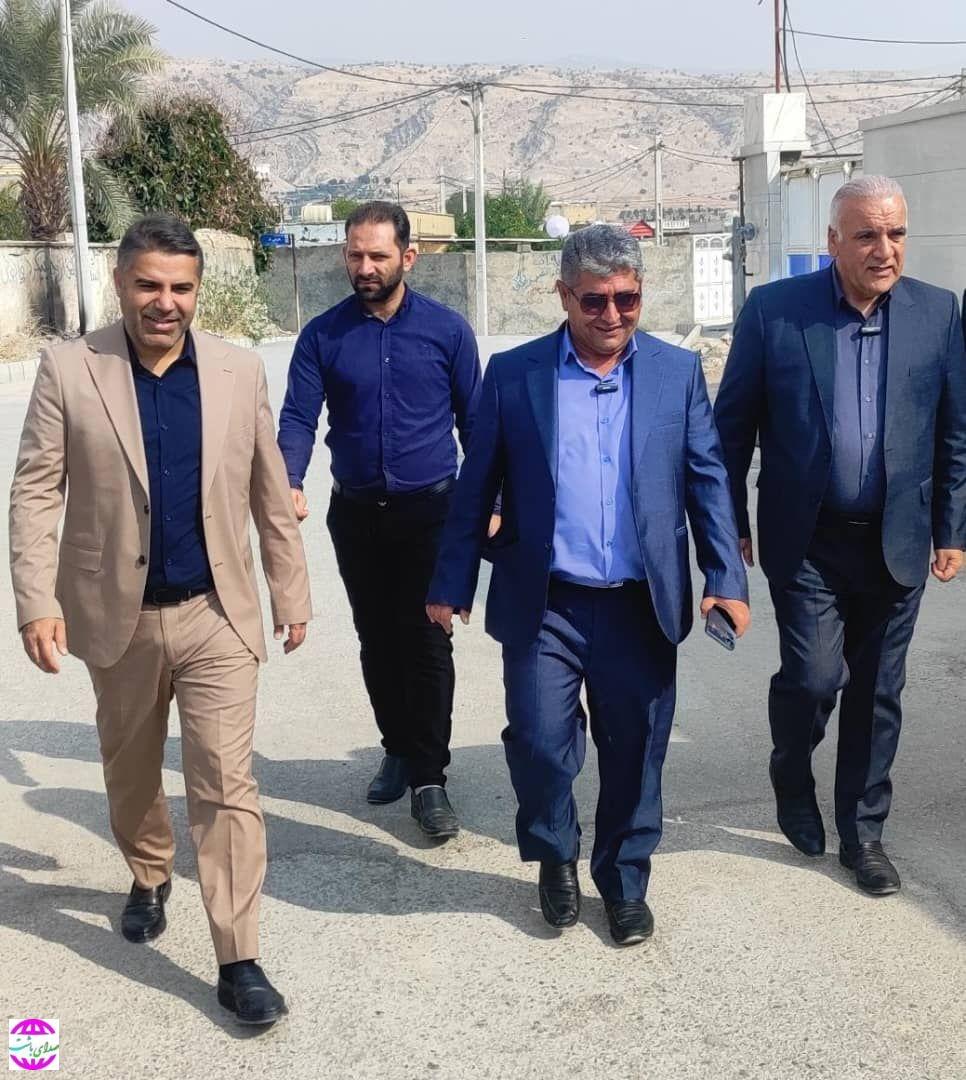 بازدید  مسوولان استانی و شهرستانی از خیابان پاسداران  باشت به منظور اجرای شبکه جمع اوری فاضلاب قبل از اجرای سنگفرش