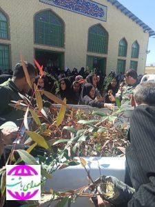 توزیع ۲ هزار اصله نهال به مناسبت هفته منابع طبیعی بین نمازگزاران باشتی