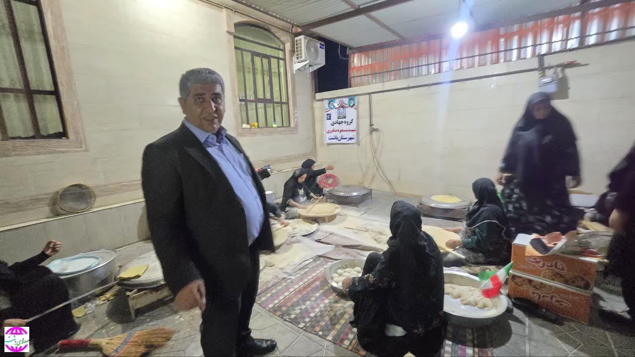 پخت ۵۰۰۰ قرص نان توسط بانوان جهادگر باشتی برای رزمندگان