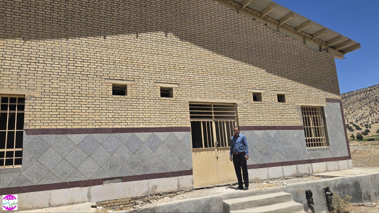 بازدید رئیس اداره ورزش و جوانان شهرستان باشت از وضعیت سالن ورزشی روستای سراب‌بیز