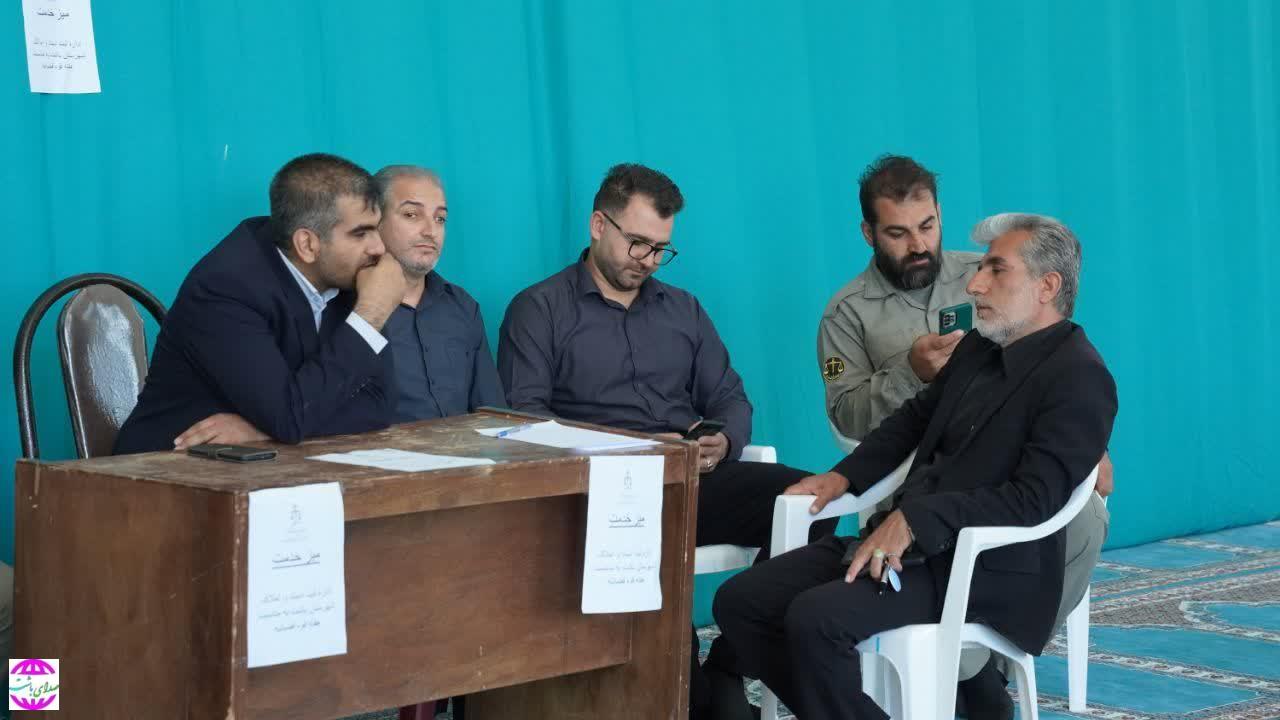 «برپایی میز خدمت اداره ثبت اسناد و املاک باشت در مصلی نماز جمعه این شهرستان