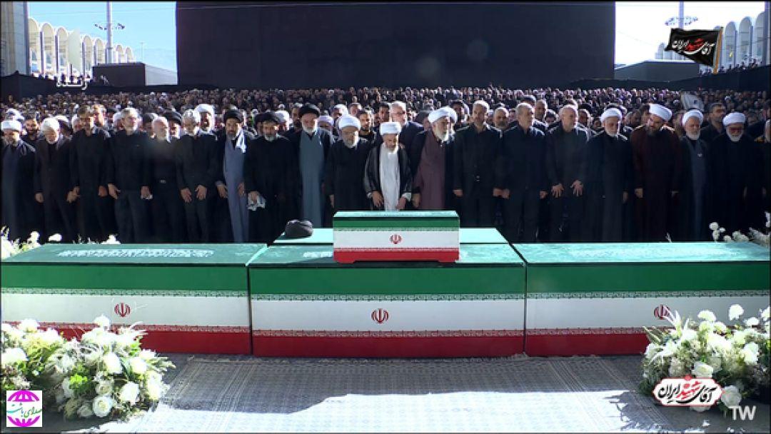 صبح امروز رخ داد؛  اقامه نماز بر پیکر رهبر شهید انقلاب