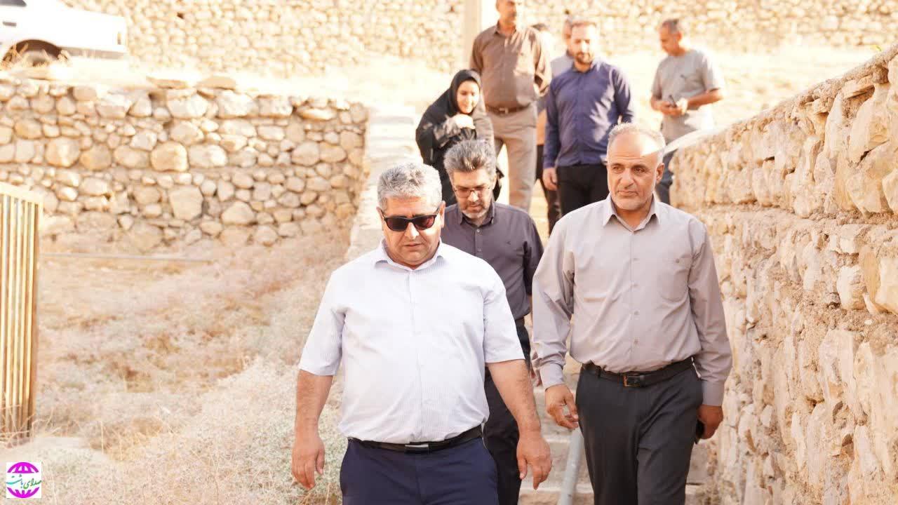 بازدید میدانی فرماندار باشت از روستای «فتح»؛ پیگیری فوری مطالبات حوزه آب شرب و ساماندهی گلزار شهدا