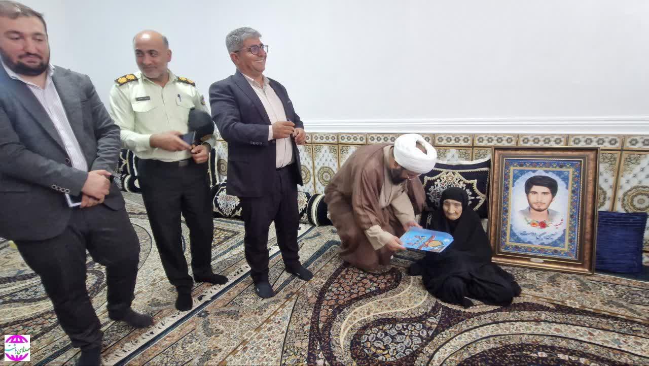 تجلیل از ایثارگران؛ دیدار مسئولان شهرستان باشت با خانواده‌های شهدا و جانبازان در هفته دولت
