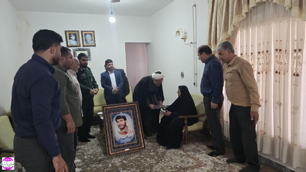 تجلیل از خانواده سردار شهید سجاد احمدی در  باشت ‌