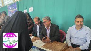 برپایی میز خدمت مسئولان شهرستان باشت در مصلی نمازجمعه