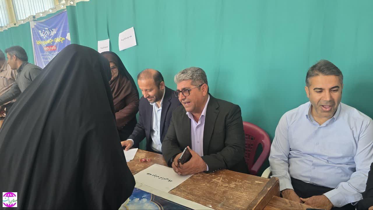 برپایی میز خدمت مسئولان شهرستان باشت در مصلی نمازجمعه
