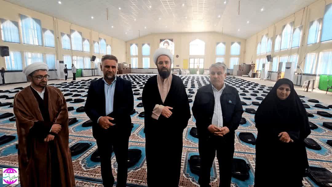 ۶۰۰ بسته آموزشی به دانش‌آموزان نیازمند باشت اهدا شد؛ تأکید امام جمعه بر تقویت فرهنگ مواسات