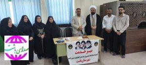 حضور در کنار مردم با برپایی میز خدمت کمیته امداد باشت در محل نماز جمعه؛ گامی در راستای خدمت‌رسانی در هفته دفاع مقدس