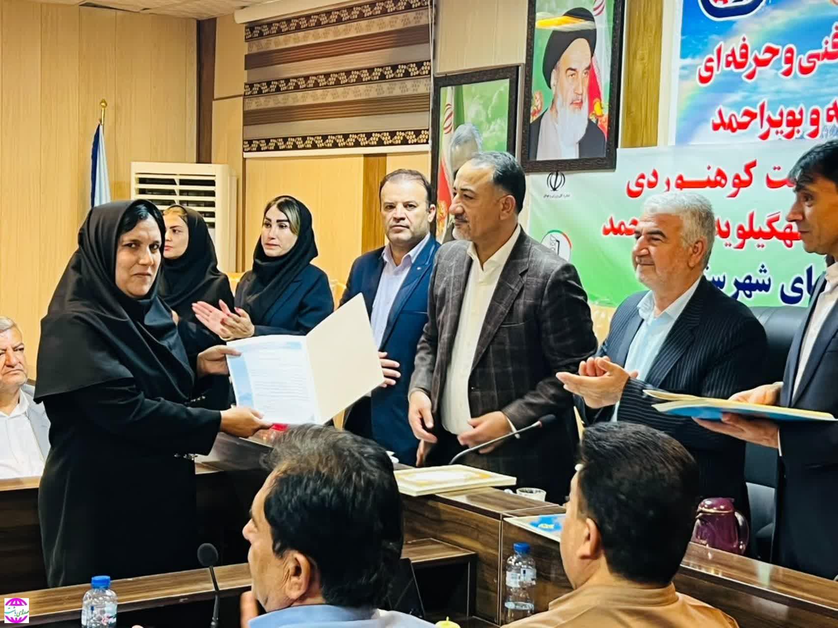 حکم ریاست هیئت کوهنوردی و صعودهای ورزشی شهرستان باشت به ژاله ضرغامی ابلاغ شد