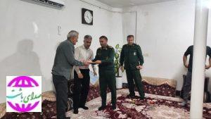 دیدار فرمانده حوزه بسیج محمد رسول‌الله(ص) با خانواده‌های شهدای روستای آبدهگاه باشت در هفته دفاع مقدس