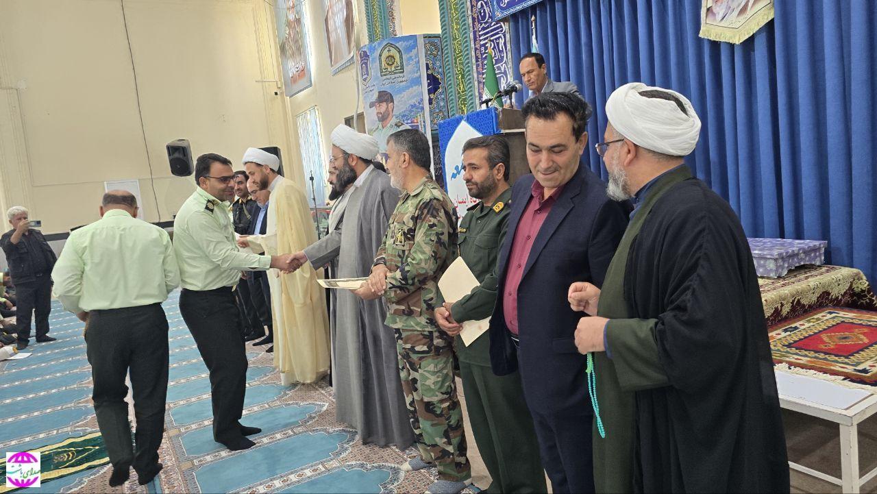 تجلیل امام جمعه باشت از نیروهای خدوم انتظامی با اهدای لوح تقدیر