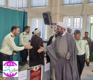برپایی میز خدمت ادارات باشت در مصلی امام خمینی (ره) باشت به مناسبت هفته فراجا