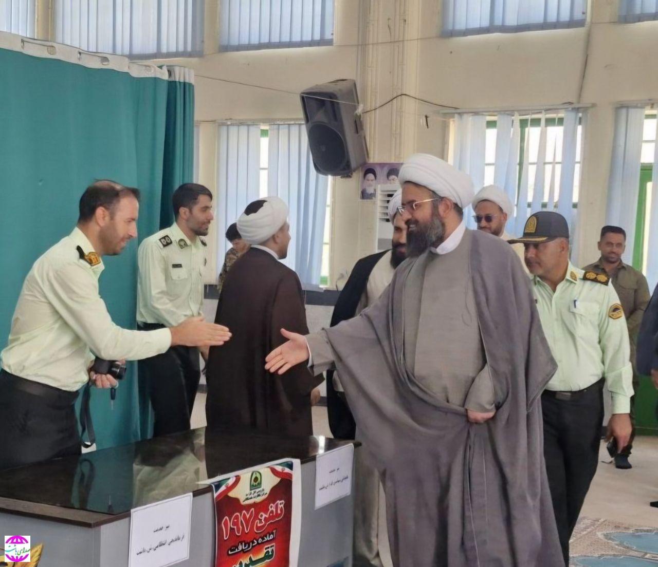 برپایی میز خدمت ادارات باشت در مصلی امام خمینی (ره) باشت به مناسبت هفته فراجا