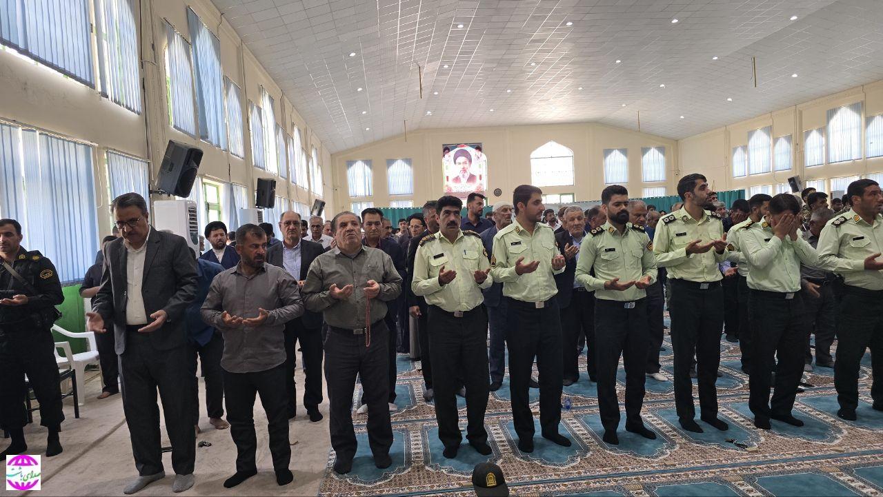 حضور پرشور کارکنان نیروی انتظامی شهرستان باشت در نماز جمعه به مناسبت آغاز هفته پلیس