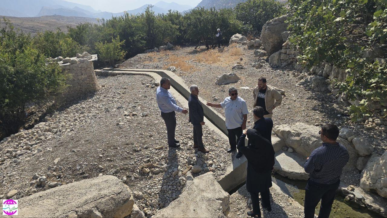 بازدید میدانی فرماندار باشت از باغات روستای تکیه